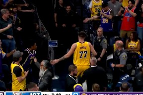 开云在线-包含东契奇焦点对战，Ning与40激战勇士分钟，险胜胜负难料！观众掌声雷动的词条